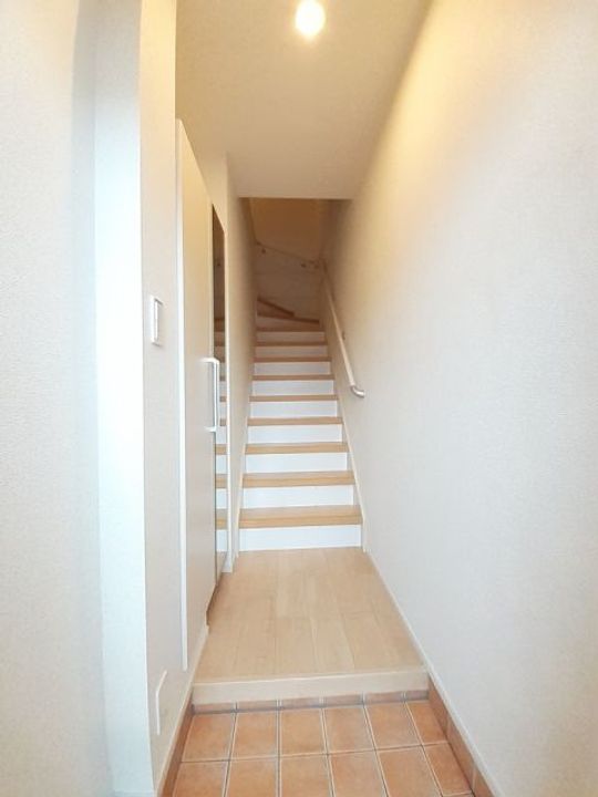 新潟県加茂市千刈3(アパート)の賃貸物件の玄関