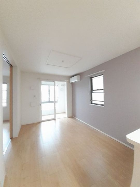 新潟県加茂市千刈3(アパート)の賃貸物件の居間