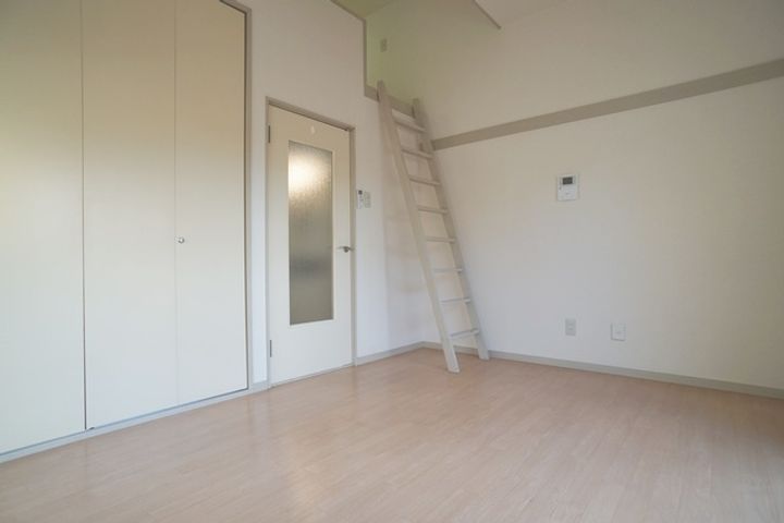 クレール中山の居間