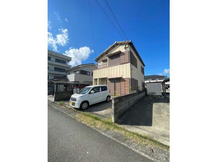 板野愛日ハイツの外観