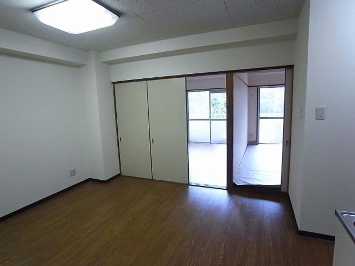 岐阜県各務原市那加雲雀町(マンション)の賃貸物件の居間