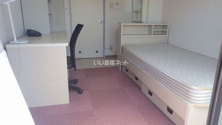 ドーミー赤池の居間