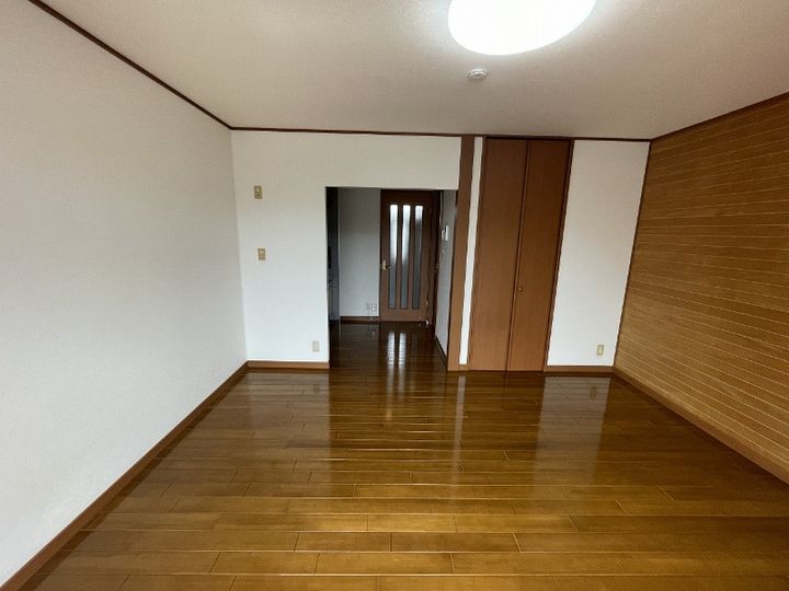 静岡県浜松市中央区寺脇町(アパート)の賃貸物件の居間