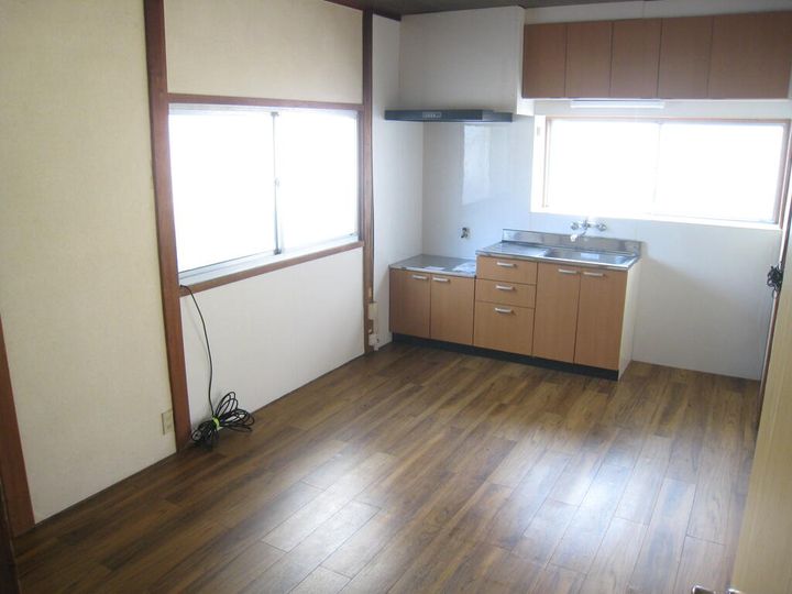 広島県広島市安佐南区緑井2(一戸建)の賃貸物件の居間