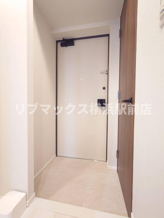 RELUXIA横濱反町の玄関