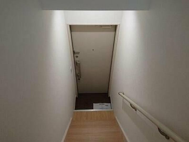 カインドネス八王子大塚C棟の玄関