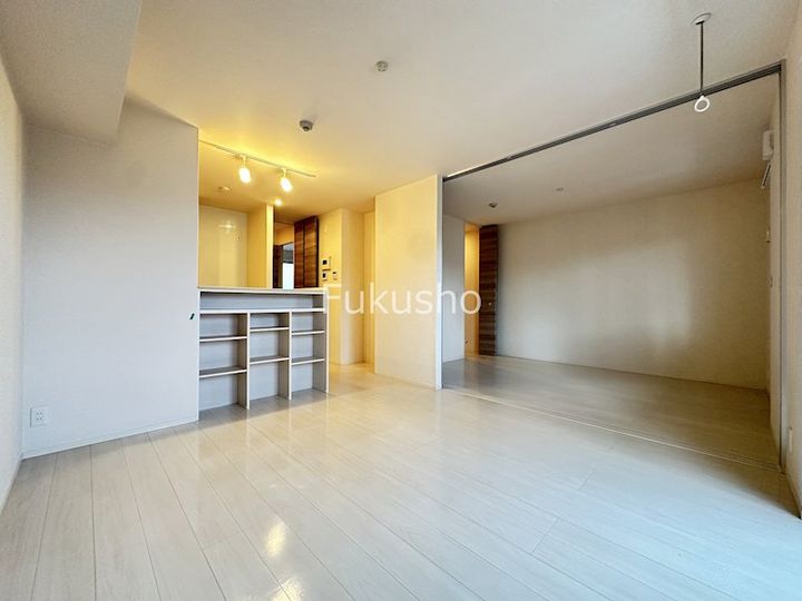 プリュス港南台の居間