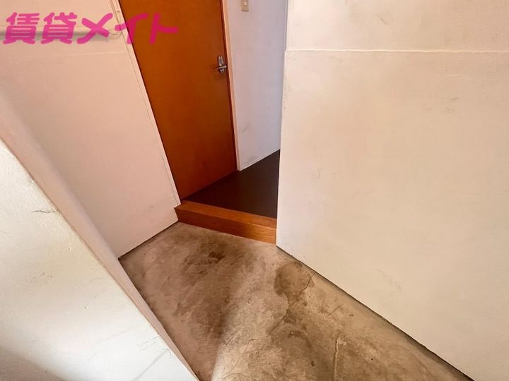 レスピラーレ曙の玄関