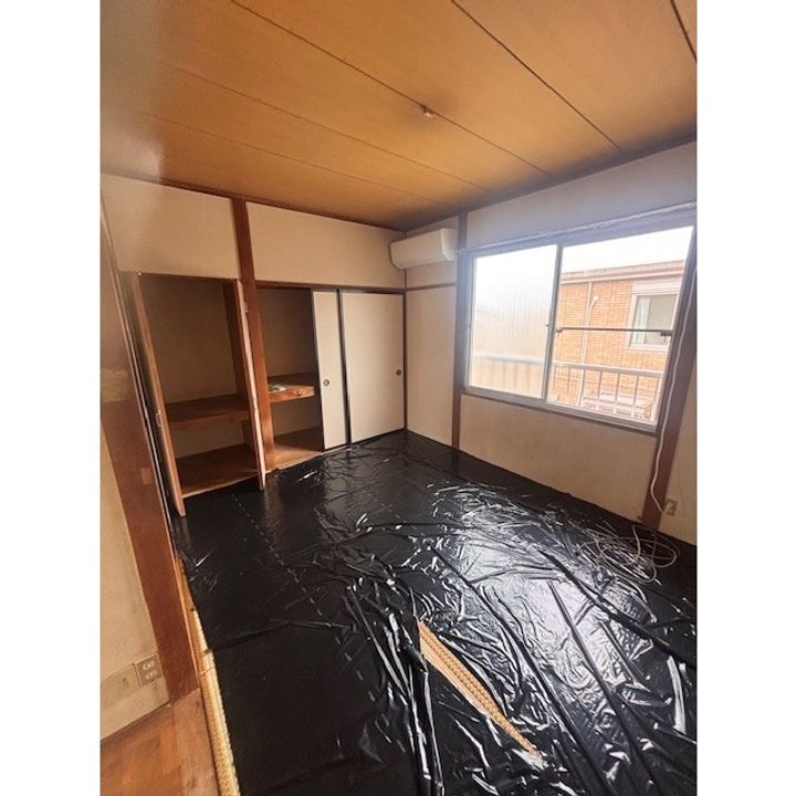 鈴亀アパートの居間