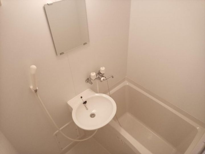 レオパレスクイーンハイツ小山の風呂