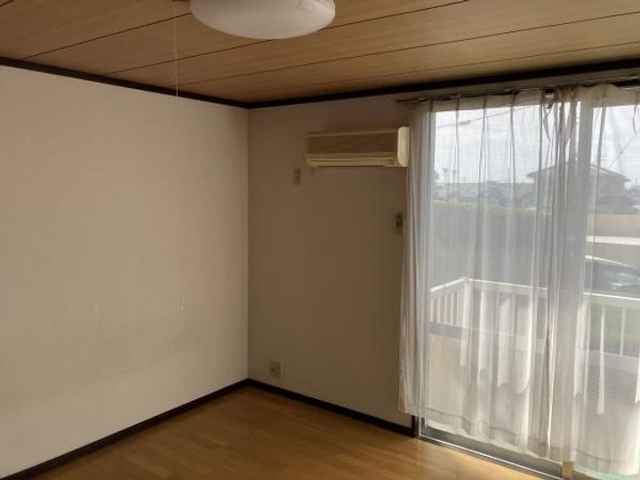 ハイツ西田の居間