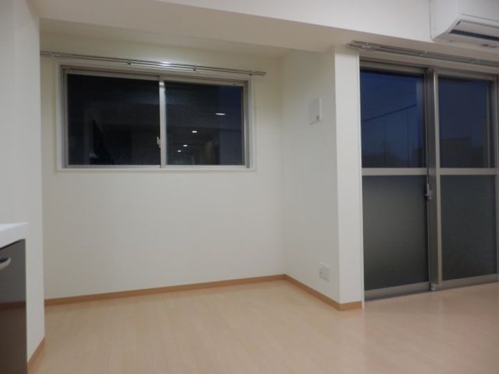 星華ビルの居間