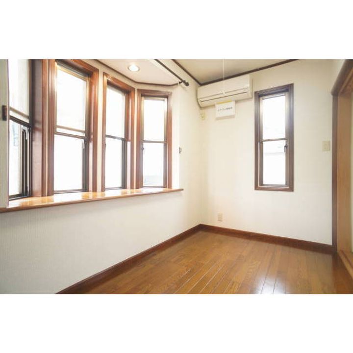 ハイツ・ストークの居間