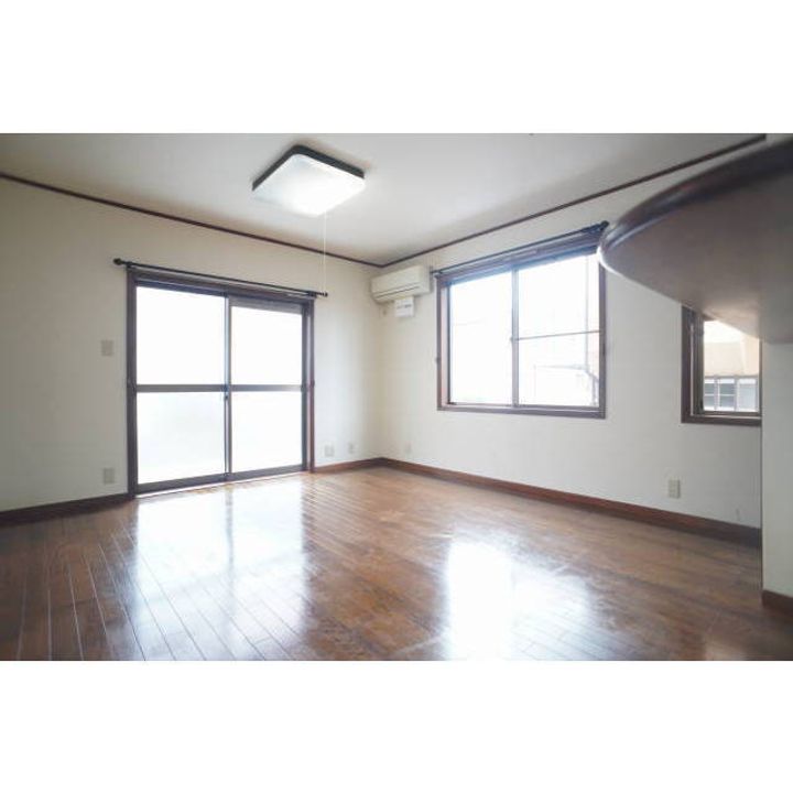 ハイツ・ストークの居間