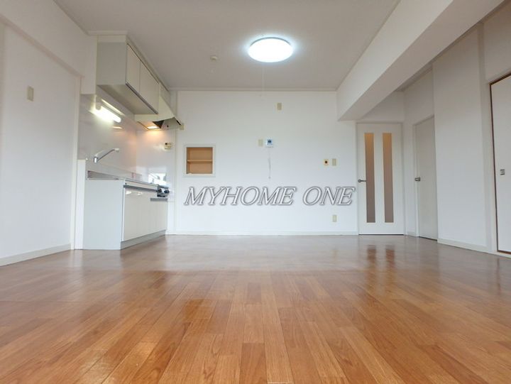 神奈川県横浜市青葉区市ケ尾町(マンション)の賃貸物件の居間