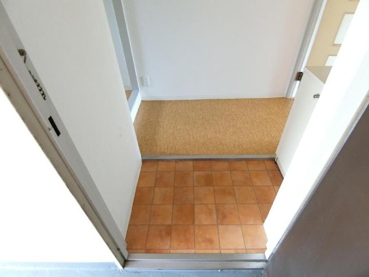 エクセルトミザワの玄関