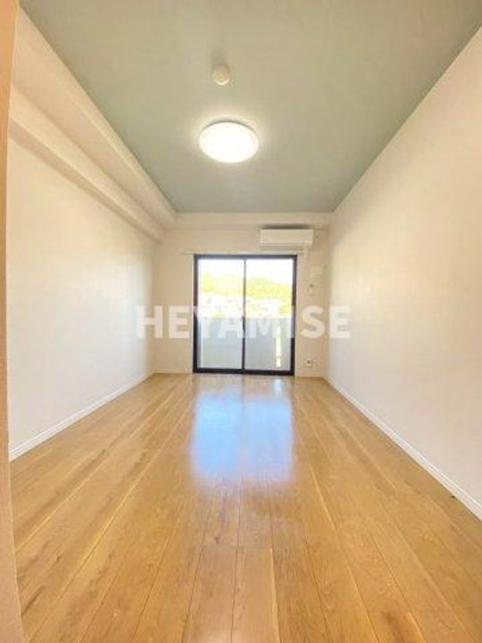 グランドステージ西山の居間