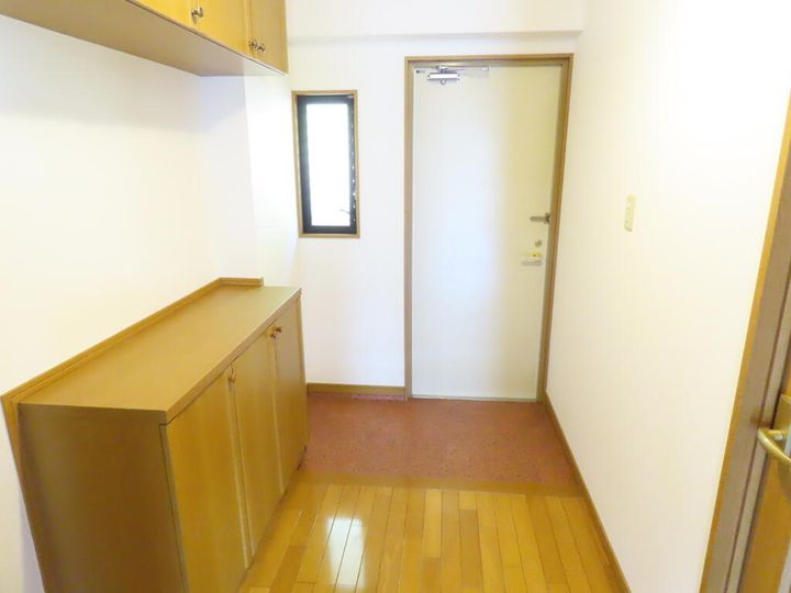 長崎県西彼杵郡長与町斉藤郷(マンション)の賃貸物件の玄関