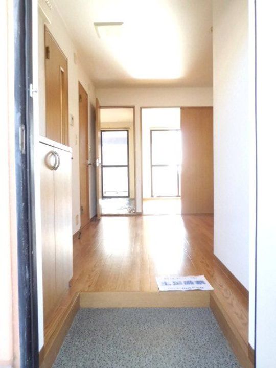 エルハイムミカノの玄関