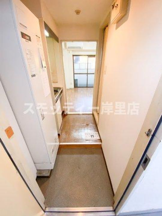 ロイヤルクレイン玉出の玄関