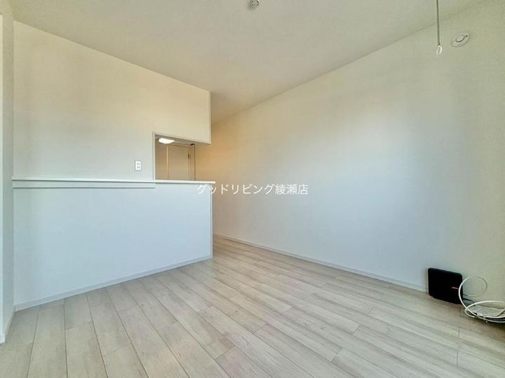 KEIAI RESIDENCE 青井の居間