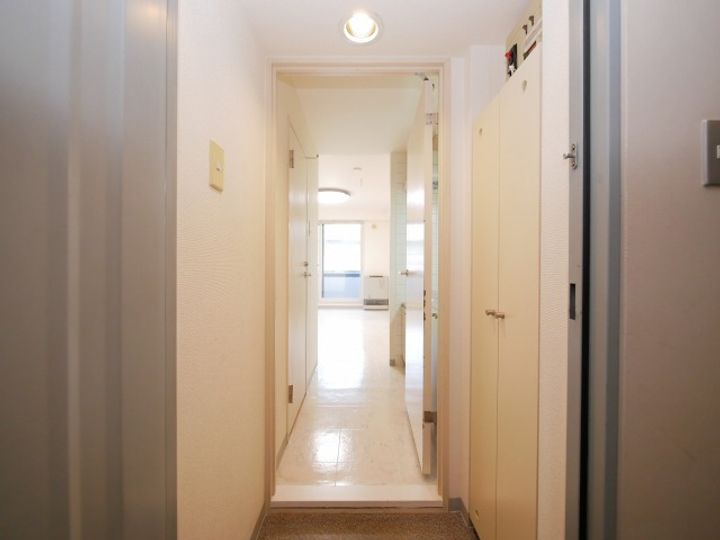 アルファアパル菊水の玄関