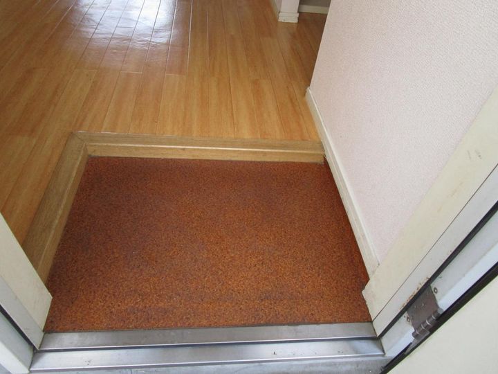 メゾンストークIIの玄関