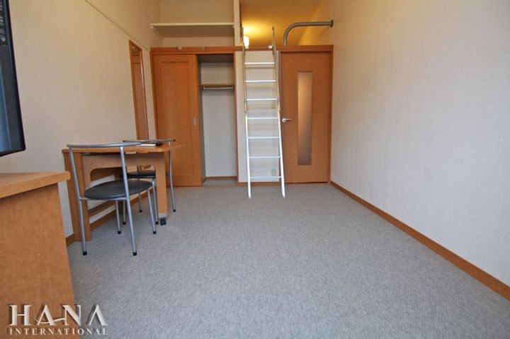 レオパレスグリーンハイツ4号の居間