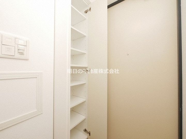 大阪府大阪市住之江区西住之江2丁目の賃貸マンションの玄関
