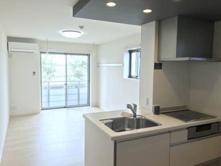 シャーメゾン新光町 310の居間