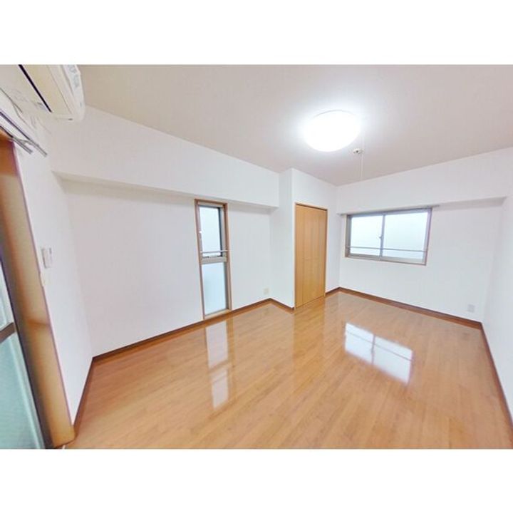 ウェステリア西大須の居間