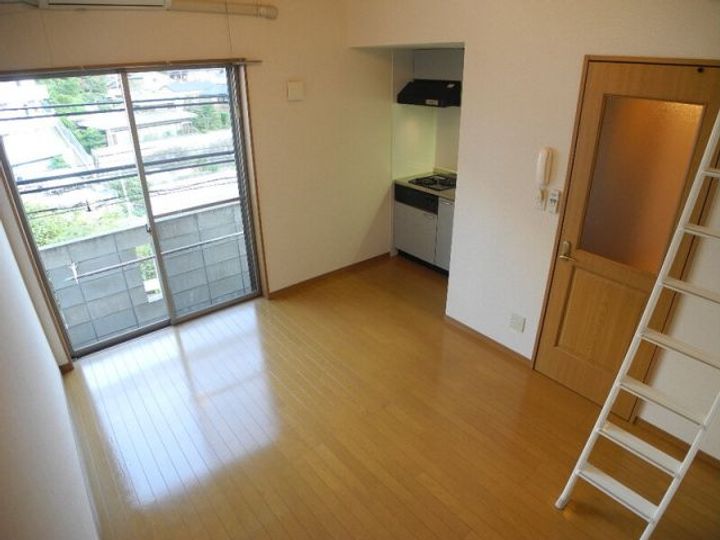 MODERN 西山Aの居間