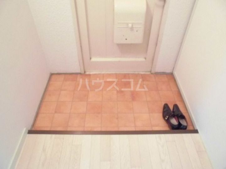 千種台ハイツの玄関
