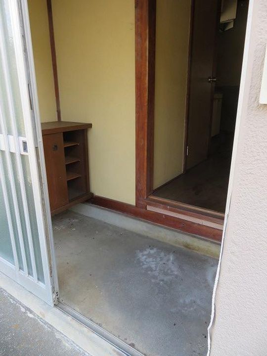 静岡県沼津市松沢町(一戸建)の賃貸物件の玄関