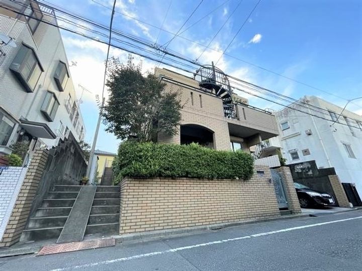 ファミール西が丘の外観