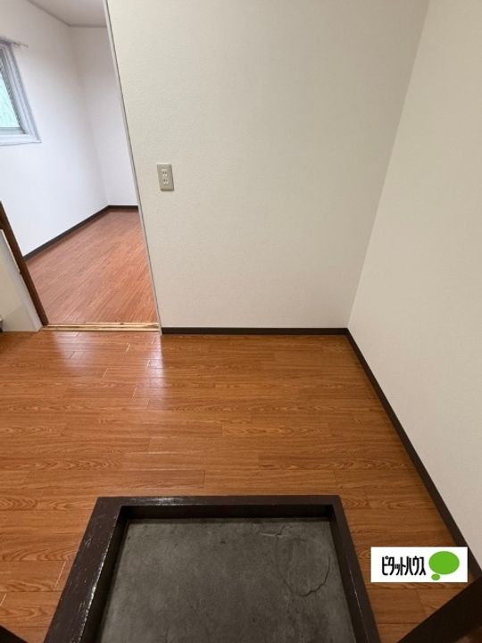 寄川ビルの玄関