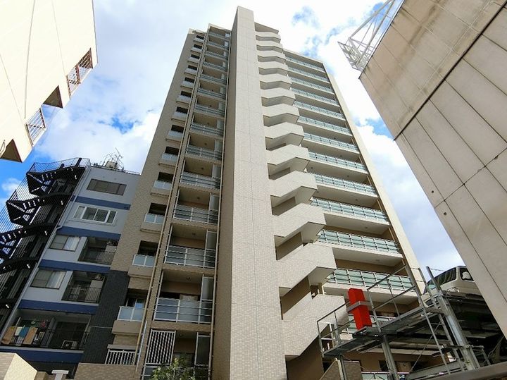 プレサンスロジェ天満橋リバーテラスの外観