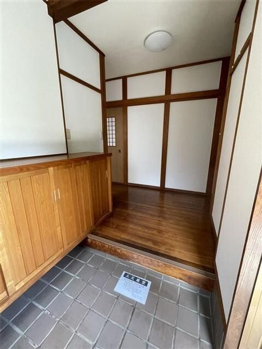 伏見町アパートの玄関