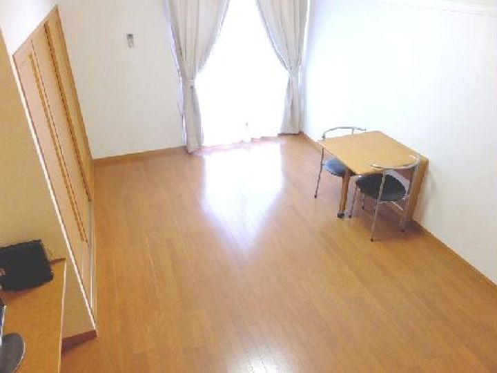 レオパレスサンライズヒルの居間