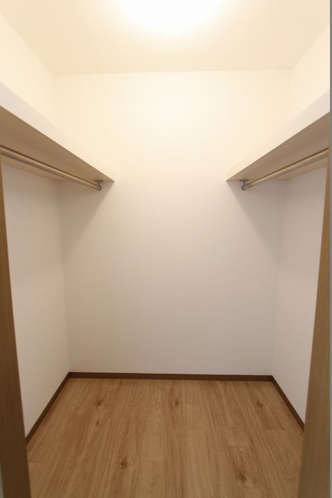 ハイカムール西の内装