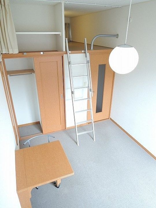 レオパレスユイカーナの居間