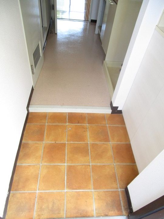 リエス新寺の玄関