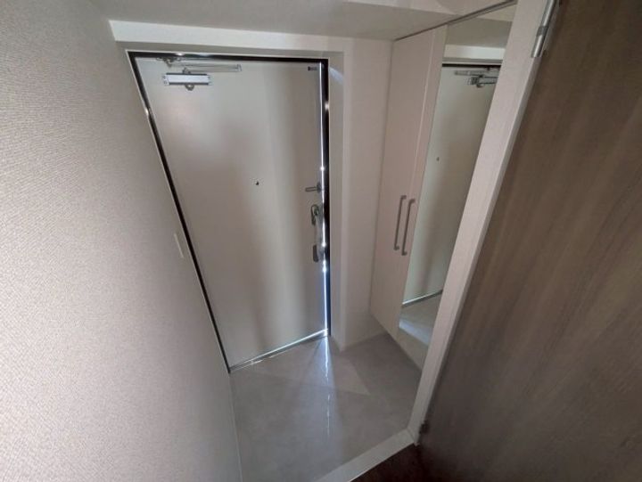 大阪府大阪市生野区中川2(マンション)の賃貸物件の玄関