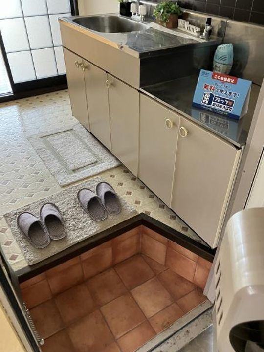 ハイツ西田の玄関