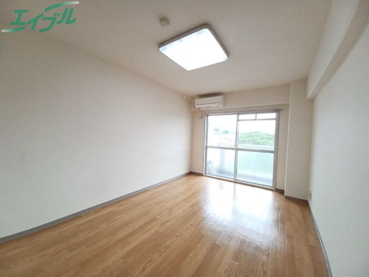 フラット立石(夏見)の居間