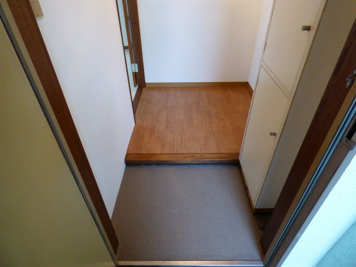 東京都府中市若松町2(マンション)の賃貸物件の玄関