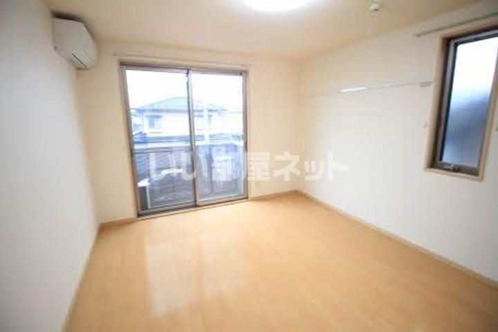 ホワイトナイトの居間