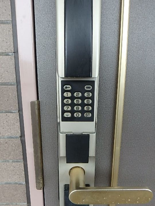 エスポワール ルーチェの玄関