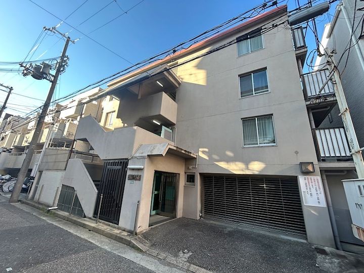 ラフォーレ甲子園の外観