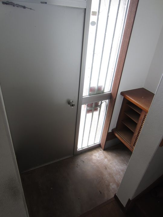 神奈川県三浦郡葉山町一色(一戸建)の賃貸物件の玄関